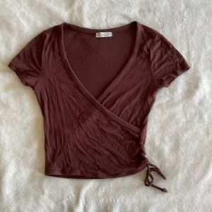 Brown cropped short sleeve top with ruched siding